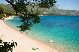 Orebič - písčitooblázková pláž Trstenica - letecký pohled, Pelješac, Chorvatsko