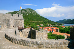 Opevnění Ston, poloostrov Pelješac, Chorvatsko