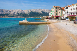 Baška - pláž Vela plaža, ostrov Krk, Chorvatsko