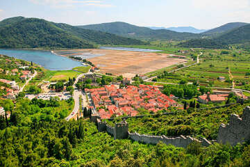 Opevnění Ston, poloostrov Pelješac, Chorvatsko