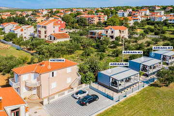 Mobilhome Adriana - parkoviště před mobilhomy, Sv. Filip i Jakov, Zadarská riviéra, Chorvatsko