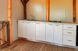 Mobilhome Klanac M1 - nově zabudová venkovní kuchyňská linka, Tkon, ostrov Pašman, Chorvatsko