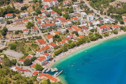 Drvenik, Donja Vala - letecký pohled, Makarská riviéra, Chorvatsko