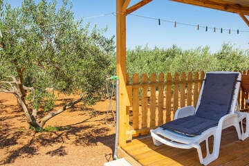 Mobilhome Klanac M2 - venkovní sprcha, Tkon, ostrov Pašman, Chorvatsko