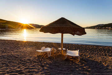 Stará Novalja - západ slunce na písečné pláži Planjka, osrov Pag, Chorvatsko