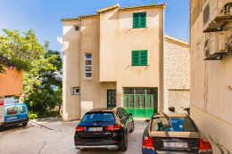 Apartmány Luce - parkování u domu, Igrane, Makarská riviéra, Chorvatsko