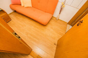 A12 - komora (bez okna) s gaučem přístupná ze třetí ložnice, apartmány Koni, Igrane, Makarská riviéra, Chorvatsko