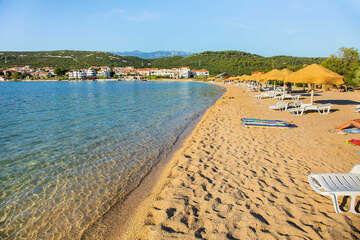 Stará Novalja - písečná pláž Planjka, ostrov Pag, Chorvatsko