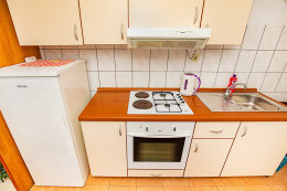Studio A8 -  kuchyně je od pokoje oddělená viz. popis, apartmány Val, Igrane, Makarská riviéra, Chorvatsko
