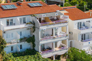 Apartmány Val - snímek z dronu, Igrane, Makarská riviéra, Chorvatsko