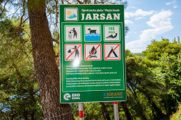 Letovisko Igrane - západní FKK pláže, Makarská riviéra, Chorvatsko