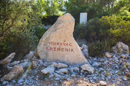 Kremenik - vyhlídka nad Drvenik Donja Vala, Makarská riviéra, Chorvatsko