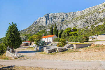 Gradina - kulturní památka kostel Sv. Jure, Makarská riviéra, Chorvatsko