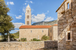 Letovisko Igrane - kostel Sv. Michala, Makarská riviéra, Chorvatsko