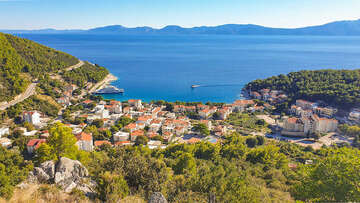 Kremenik - vyhlídka na Drvenik Donja Vala, Makarská riviéra, Chorvatsko