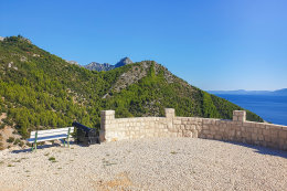 Kremenik - vyhlídka na Drvenik Donja Vala, Makarská riviéra, Chorvatsko