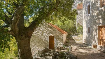 Drvenik Staro selo - původní vesnice, Makarská riviéra, Chorvatsko