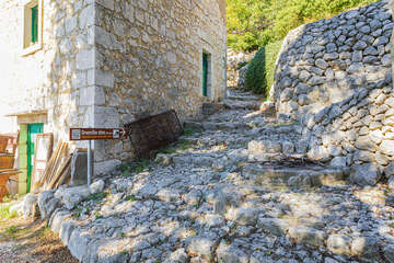 Drvenik Staro selo - původní vesnice, Makarská riviéra, Chorvatsko