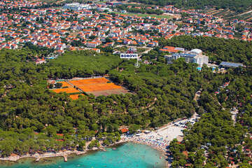 Pláž Soline a tenisové kurty, Biograd na Moru, Chorvatsko