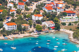 Pláže Potočnica - letecký pohled, ostrov Pag, Chorvatsko