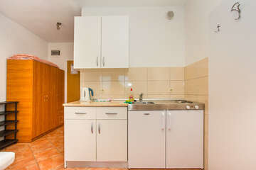 I-2, apartmány Nikola, Gradac, Chorvatsko