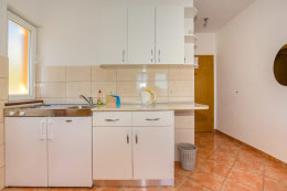 I-4B, apartmány Nikola, Gradac,Chorvatsko