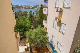 A4 - apartmány Bracera - boční pohled z balkonu na moře (přístup z druhé ložnice), Stará Novalja, ostrov Pag, Chorvatsko