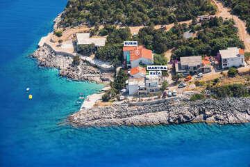 Pokrivenik - letecký pohled, ostrov Hvar, Chorvatsko