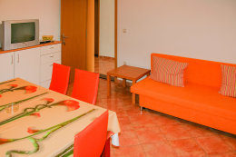 I-1, apartmány Nikola, Gradac,Chorvatsko