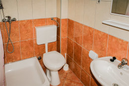 I-3a, apartmány Nikola, Gradac,Chorvatsko