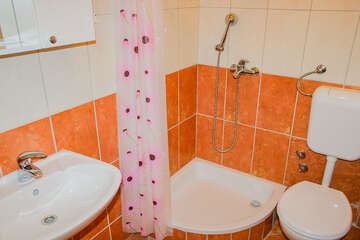 II-6a, apartmány Nikola, Gradac,Chorvatsko