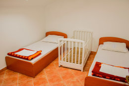 P-2B, apartmány Nikola, Gradac,Chorvatsko