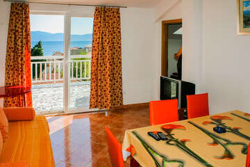 P-2B, apartmány Nikola, Gradac,Chorvatsko