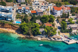 Stará Novalja - letecký pohled, ostrov Pag, Chorvatsko