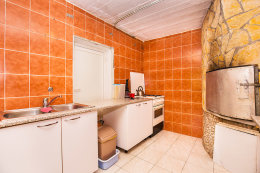 Apartmány Vanesa - společná kuchyňka s grilem, Orebić, poloostrov Pelješac, Chorvatsko