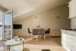 Apartmán typu VMB pro 3–4 osoby, s balkónem s výhledem na moře, Milna, ostrov Brač, Chorvatsko