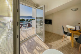 Apartmán typu VMB pro 3–4 osoby, s balkónem s výhledem na moře, Milna, ostrov Brač, Chorvatsko