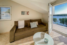 Apartmán typu VMB pro 3–4 osoby, s balkónem s výhledem na moře, Milna, ostrov Brač, Chorvatsko