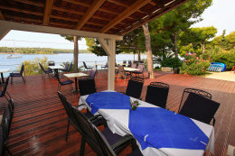 Apartmány Illyrian Resort - restaurace, Milna, ostrov Brač, Chorvatsko