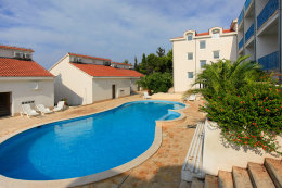 Apartmány Illyrian Resort - bazén, Milna, ostrov Brač, Chorvatsko