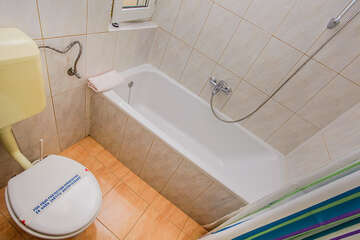 Apartmán typu VP pro 3–4 osoby, s výhledem do parku, Milna, ostrov Brač, Chorvatsko