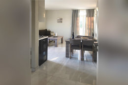 Apartmán typu BVB pro 3–4 osoby s bočním výhledem na bazén, Milna, ostrov Brač, Chorvatsko