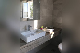 Apartmán typu BVB pro 3–4 osoby s bočním výhledem na bazén, Milna, ostrov Brač, Chorvatsko<br />