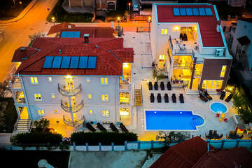 Apartmány Valentina - večerní pohled z dronu, Fažana, poloostrov Istrie 