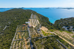 Robinzonský domek Bunja, 4,5 km od města Tkon, ostrov Pašman, Chorvatsko