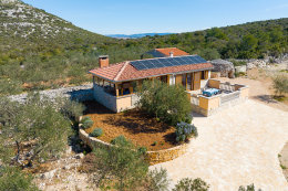 Robinzonský domek Bunja, 4,5 km od města Tkon, ostrov Pašman, Chorvatsko