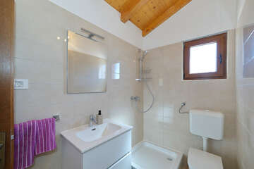 Robinzonský domek Bunja, Tkon, ostrov Pašman, Chorvatsko