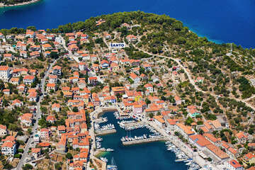 Sali - letecký pohled, ostrov Dugi Otok, Chorvatsko
