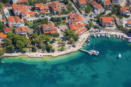 Brodarica - letecký pohled, Šibenická riviéra, Chorvatsko