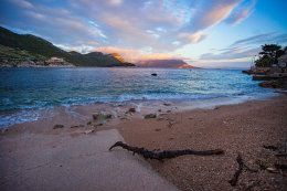 Trstenik - za soumraku, poloostrov Pelješac, Chorvatsko